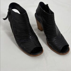 Paul Green Cayanne Peep Toe Side Zip Heeled Leather Booties in Black - 7 1/2 US